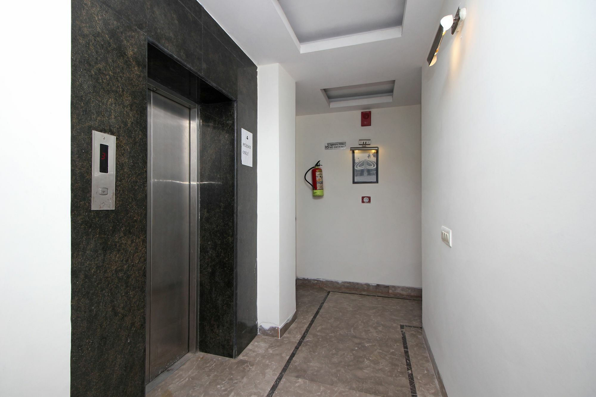 Oyo 9030 Hotel Delhi Airport Plaza Нью-Делі Екстер'єр фото